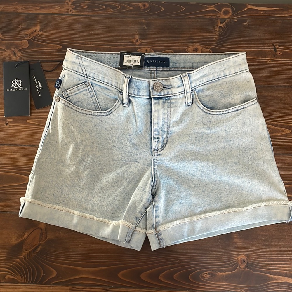 Rock & Republic white washed Woman’s shorts size 8 (NWT)